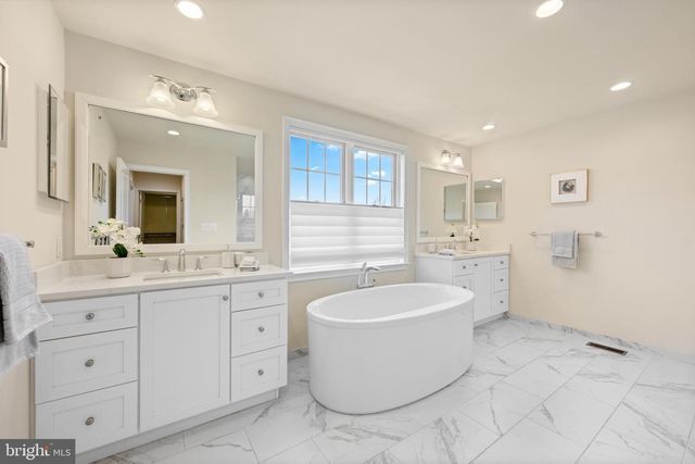 3860 MEADOW VIEW FARM RD, Newtown Square, PA 19073