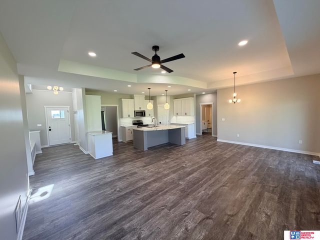 6674 Shadow Ridge Place, Columbus, NE 68601