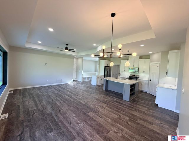 6674 Shadow Ridge Place, Columbus, NE 68601