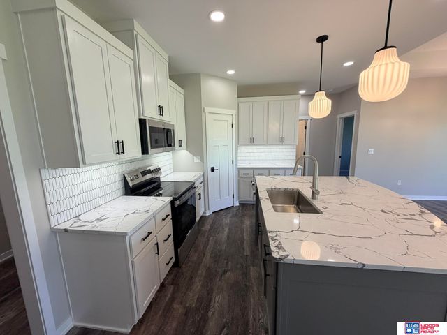 6674 Shadow Ridge Place, Columbus, NE 68601