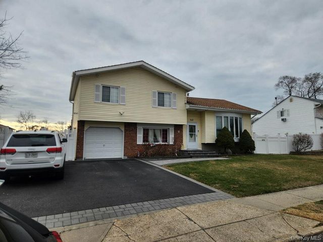 160 Bark Avenue, Central Islip, NY 11722