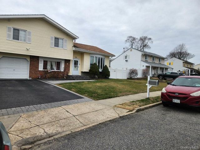 160 Bark Avenue, Central Islip, NY 11722