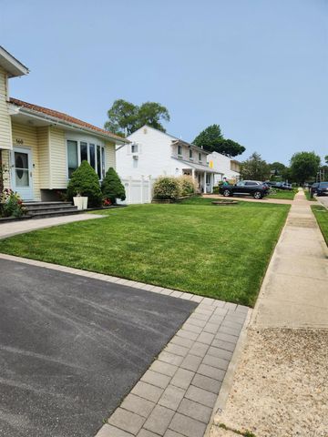 160 Bark Avenue, Central Islip, NY 11722
