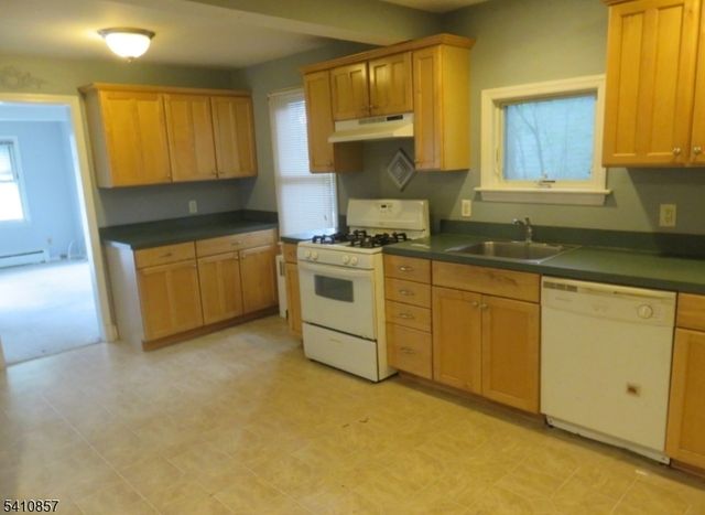 89 Linden St, Bridgewater Twp., NJ 08807