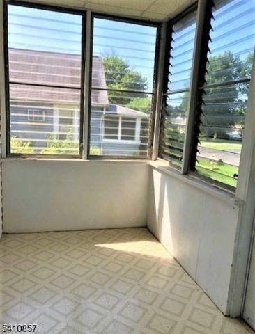 89 Linden St, Bridgewater Twp., NJ 08807