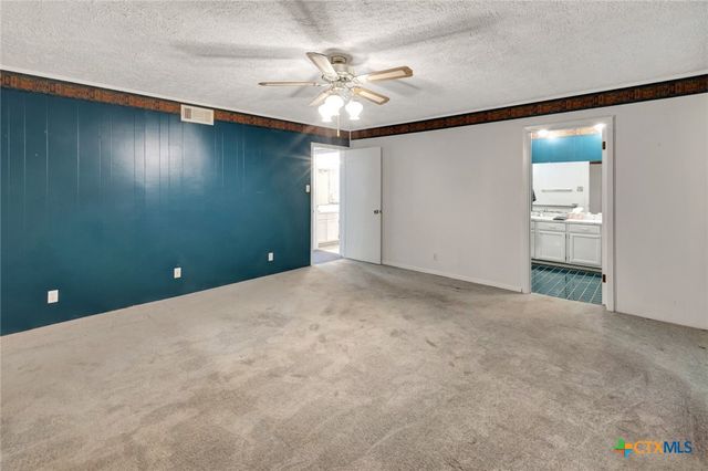 925 Eden Roc Street, Victoria, TX 77904
