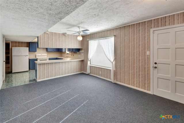 925 Eden Roc Street, Victoria, TX 77904