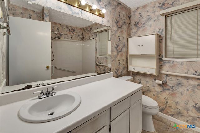 925 Eden Roc Street, Victoria, TX 77904