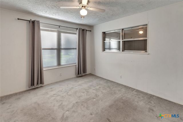 925 Eden Roc Street, Victoria, TX 77904