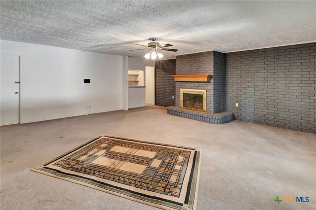 925 Eden Roc Street, Victoria, TX 77904