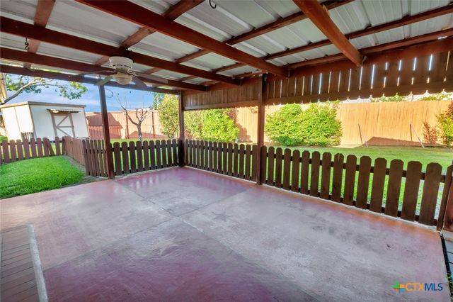 925 Eden Roc Street, Victoria, TX 77904