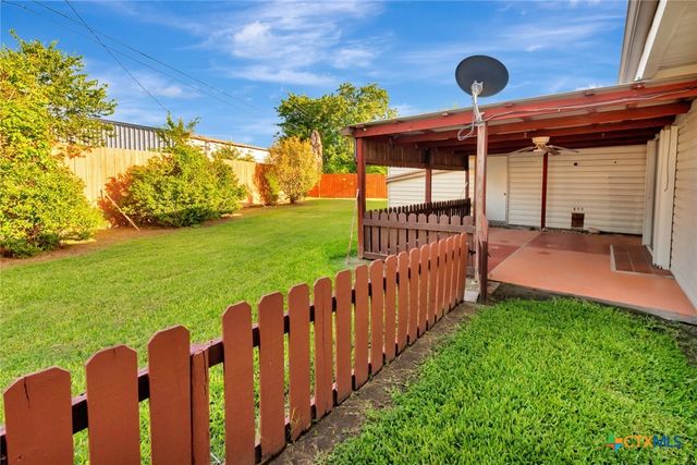 925 Eden Roc Street, Victoria, TX 77904