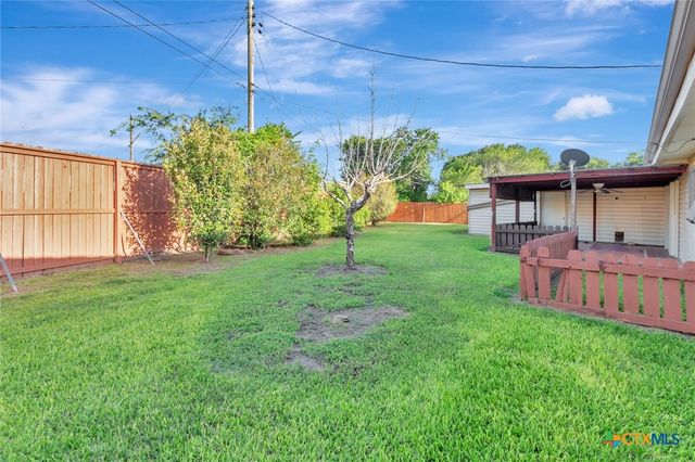 925 Eden Roc Street, Victoria, TX 77904