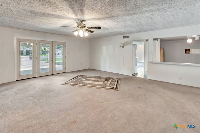 925 Eden Roc Street, Victoria, TX 77904