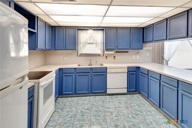 925 Eden Roc Street, Victoria, TX 77904
