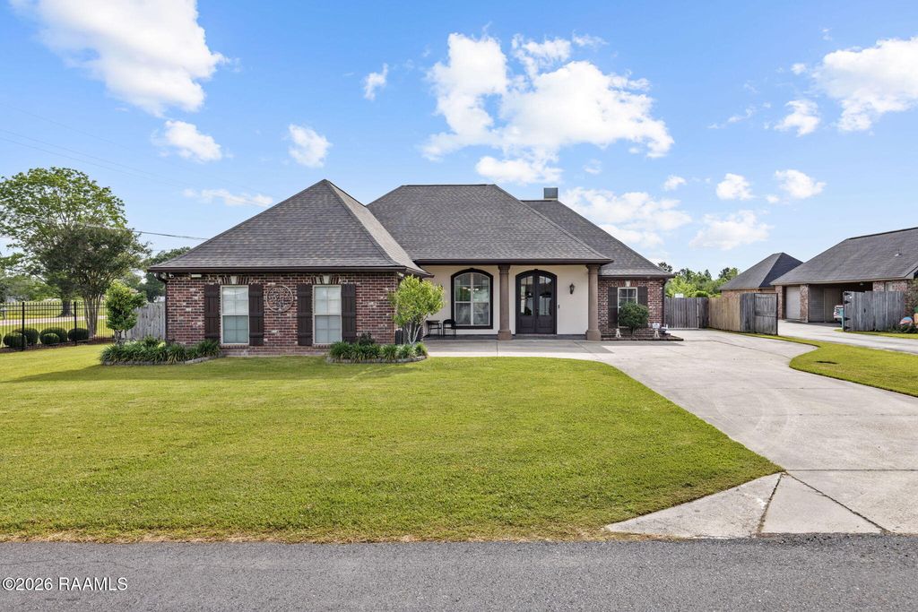 109 Grand Lake Drive, Arnaudville, LA 70512