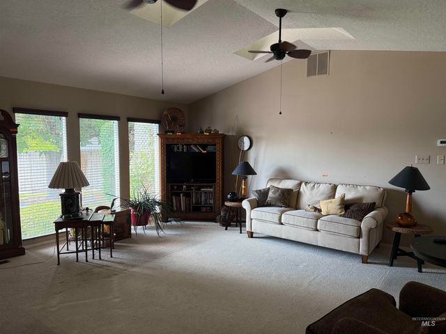 2561 Indian Trail, Twin Falls, ID 83301