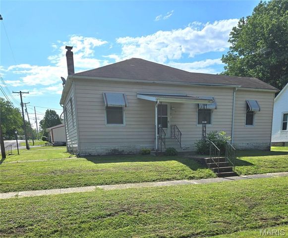 401 S Van Buren Street, New Athens, IL 62264