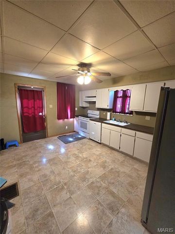 401 S Van Buren Street, New Athens, IL 62264