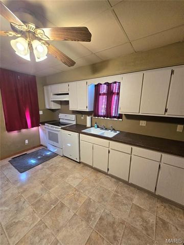 401 S Van Buren Street, New Athens, IL 62264