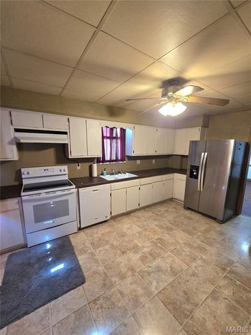 401 S Van Buren Street, New Athens, IL 62264