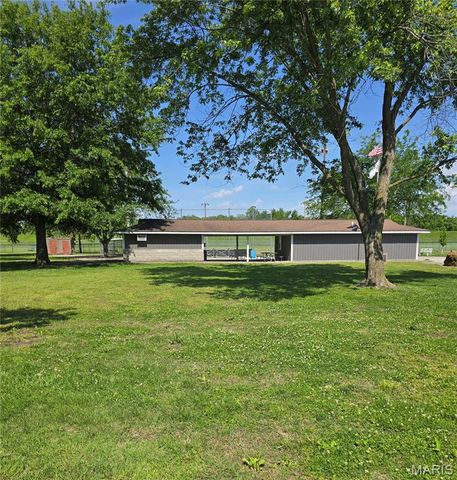 401 S Van Buren Street, New Athens, IL 62264
