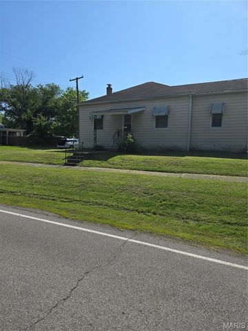 401 S Van Buren Street, New Athens, IL 62264