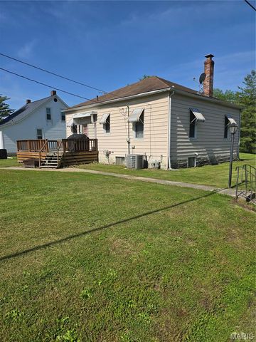 401 S Van Buren Street, New Athens, IL 62264