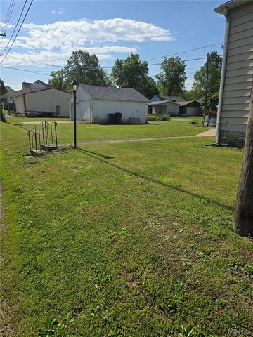 401 S Van Buren Street, New Athens, IL 62264