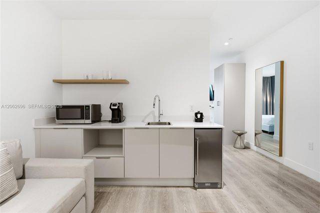 229 SW 9th St 405, Miami, FL 33130