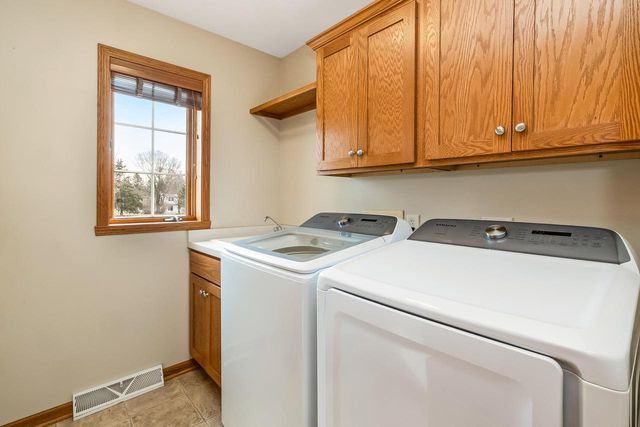 1239 Canary LANE, Grafton, WI 53024