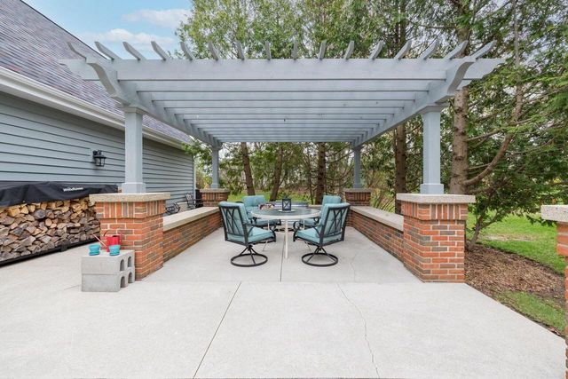 1239 Canary LANE, Grafton, WI 53024