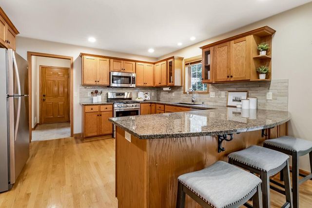 1239 Canary LANE, Grafton, WI 53024