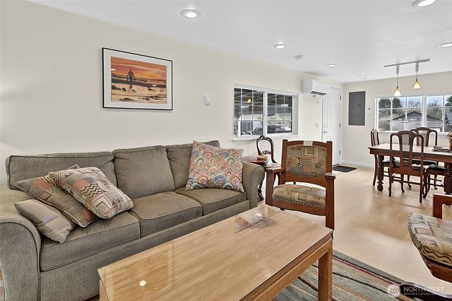 39 Oyehut Road, Hoquiam, WA 98550