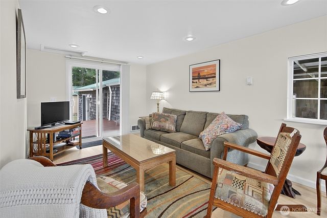 39 Oyehut Road, Hoquiam, WA 98550