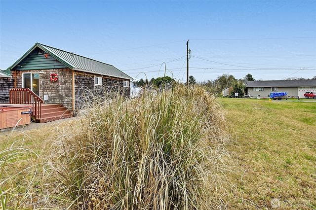 39 Oyehut Road, Hoquiam, WA 98550