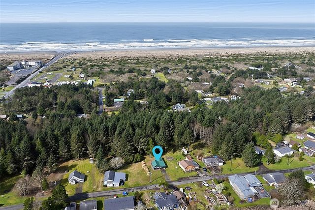 39 Oyehut Road, Hoquiam, WA 98550