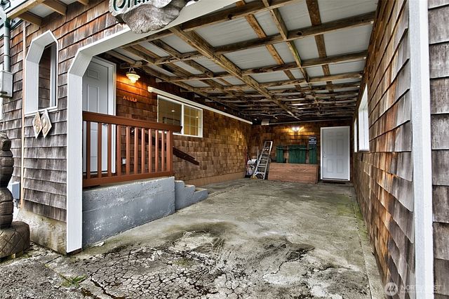 39 Oyehut Road, Hoquiam, WA 98550