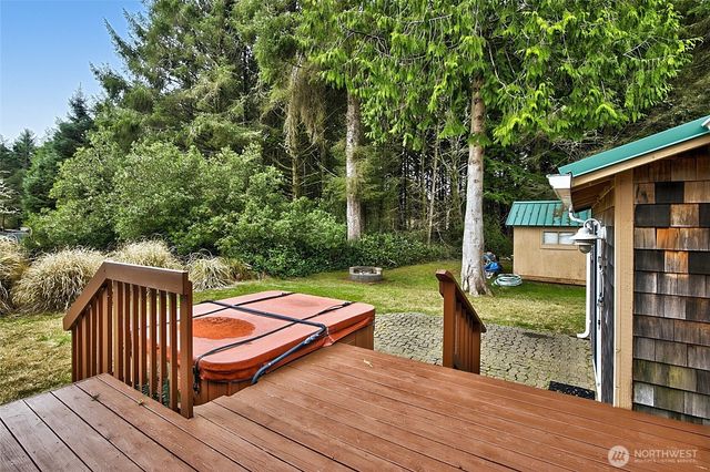 39 Oyehut Road, Hoquiam, WA 98550