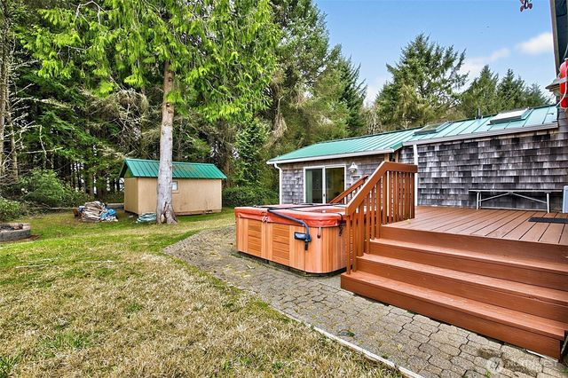 39 Oyehut Road, Hoquiam, WA 98550