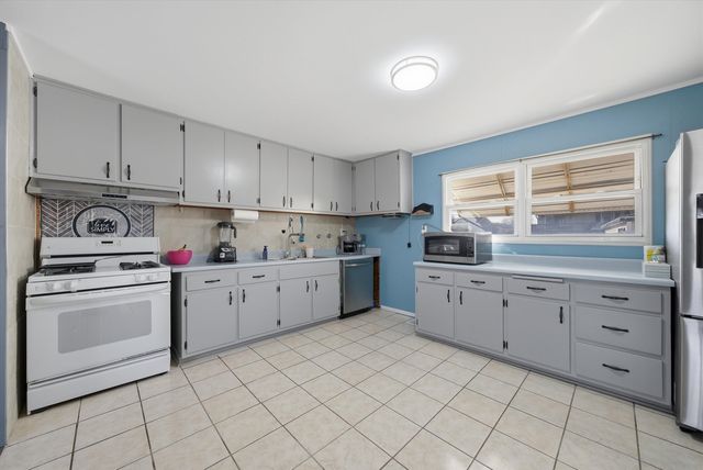 728 Farragut Avenue, Romeoville, IL 60446