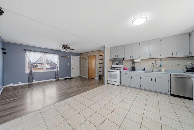 728 Farragut Avenue, Romeoville, IL 60446