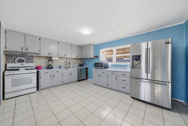 728 Farragut Avenue, Romeoville, IL 60446