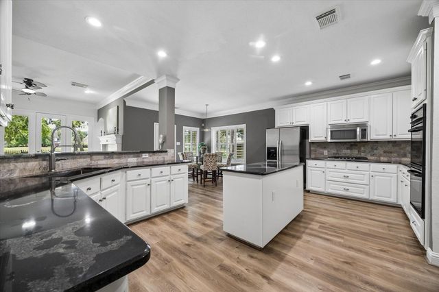 1422 Hillside Forest Drive, Sugar Land, TX 77479