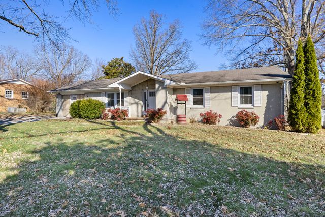 1612 Whippoorwill Dr, Lawrenceburg, TN 38464