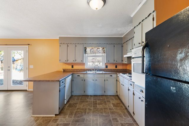 1612 Whippoorwill Dr, Lawrenceburg, TN 38464