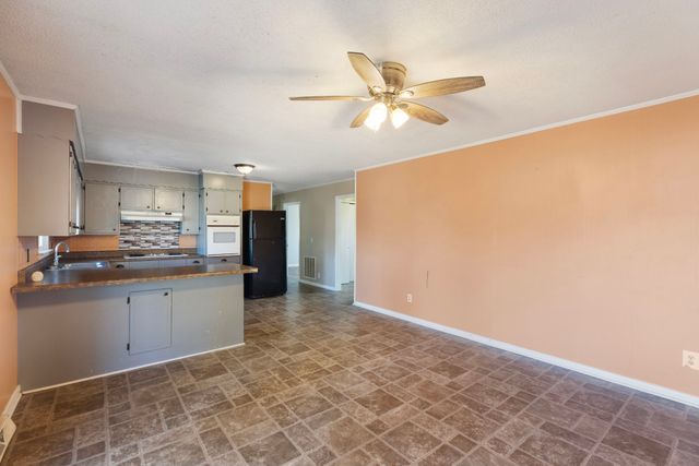 1612 Whippoorwill Dr, Lawrenceburg, TN 38464