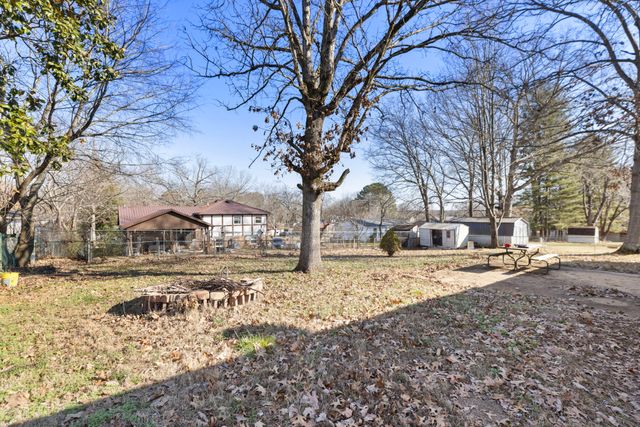 1612 Whippoorwill Dr, Lawrenceburg, TN 38464