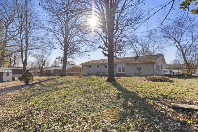 1612 Whippoorwill Dr, Lawrenceburg, TN 38464