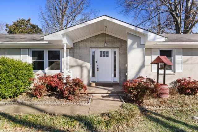 1612 Whippoorwill Dr, Lawrenceburg, TN 38464